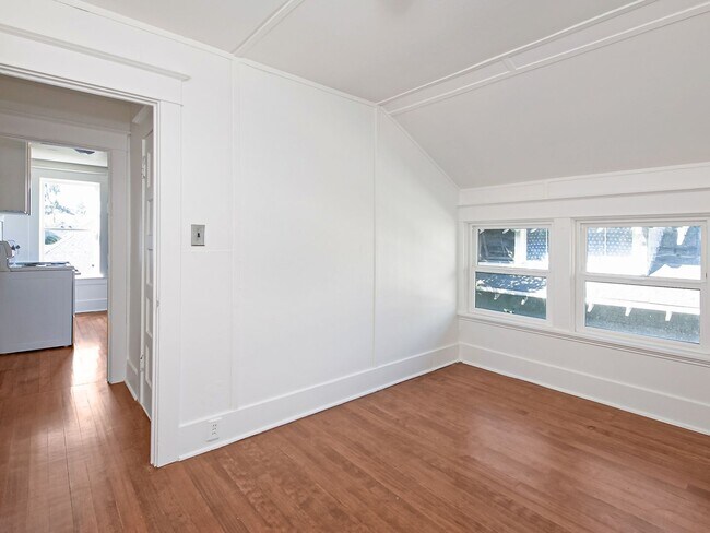 Building Photo - 5265 NE 14th Pl