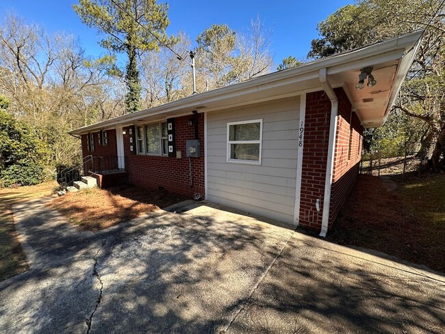 Building Photo - 4 Bed 2 Bath in Decatur Area!