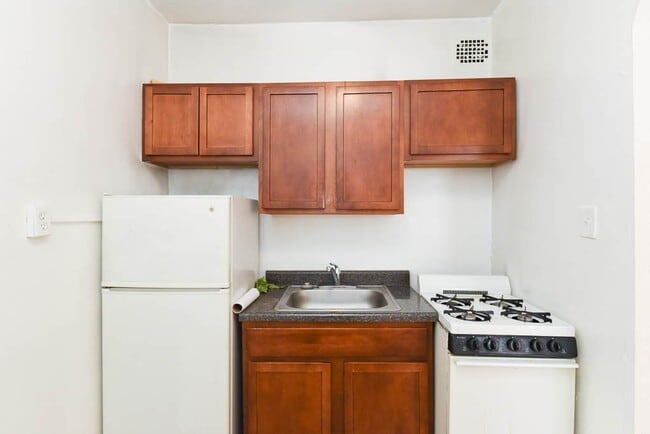 Building Photo - 4838 N Damen Ave