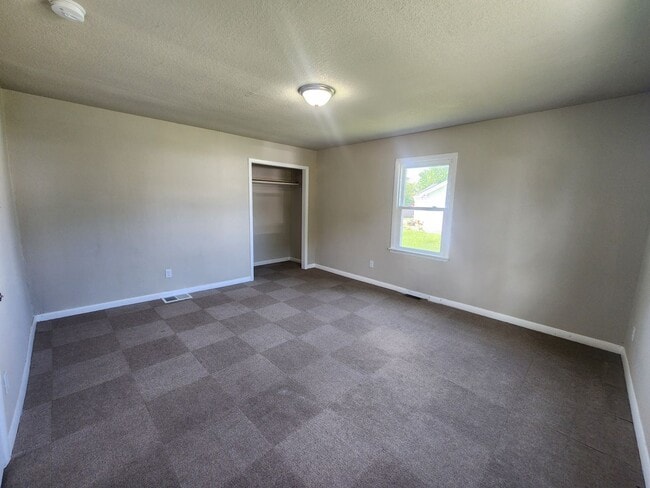 Building Photo - 3BR Home with Modern Kitchen in Knoxville, IA