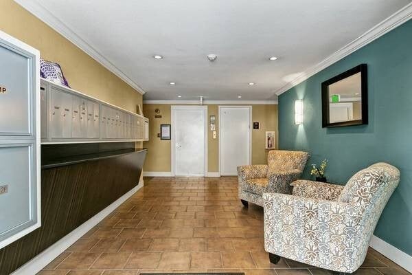 Interior Photo - Voss