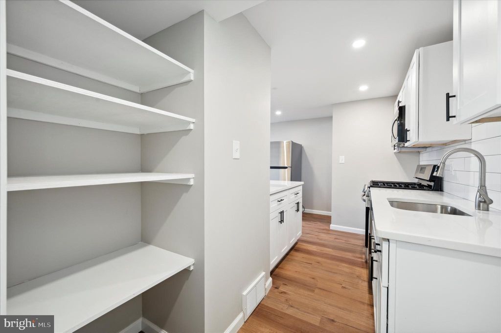 Building Photo - 137 E Laughead Ave