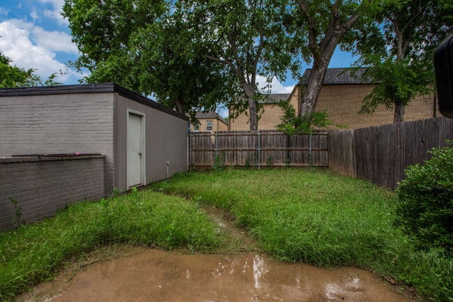 Building Photo - Spacious & Modernized Duplex Living in Southwest Fort Worth