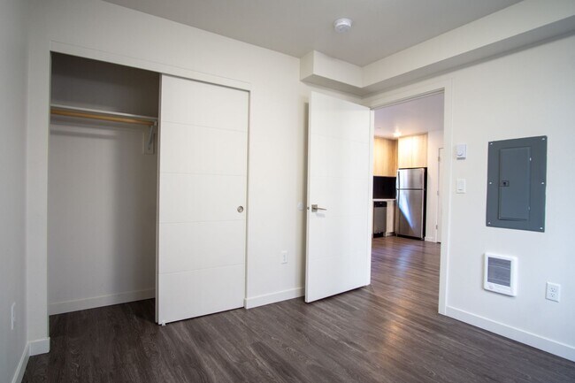 Building Photo - Contemporary 1-Bedroom Flat w/ DW + W/D Ready Late August!