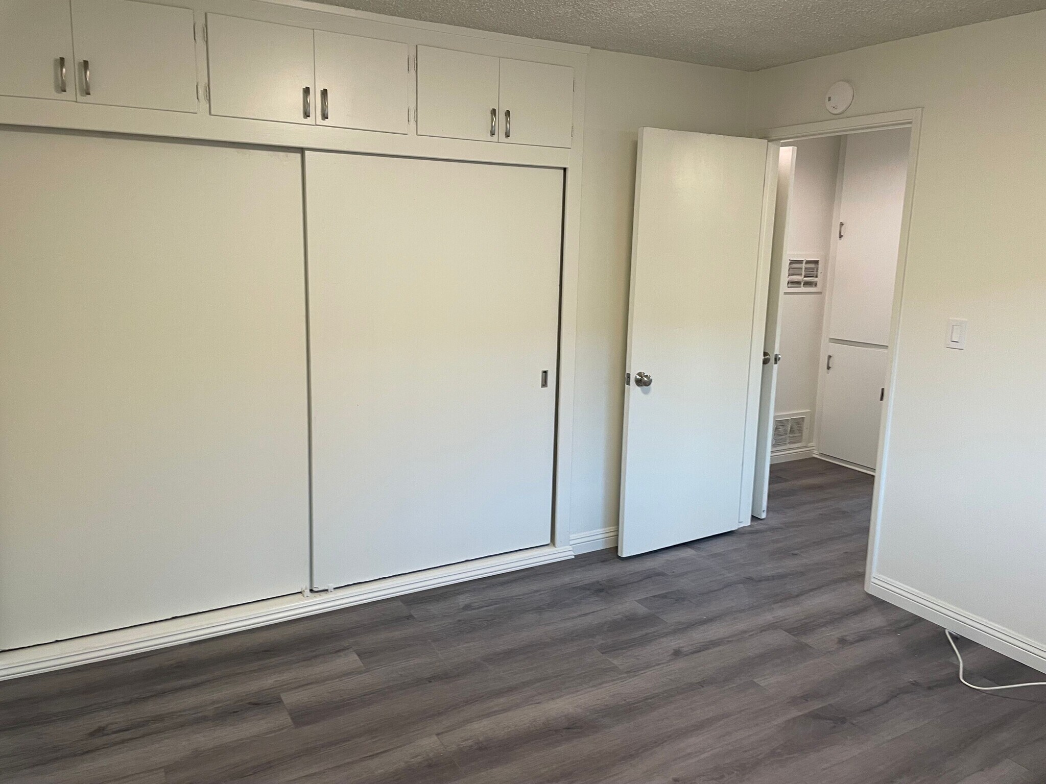 Building Photo - 509 S Almansor St