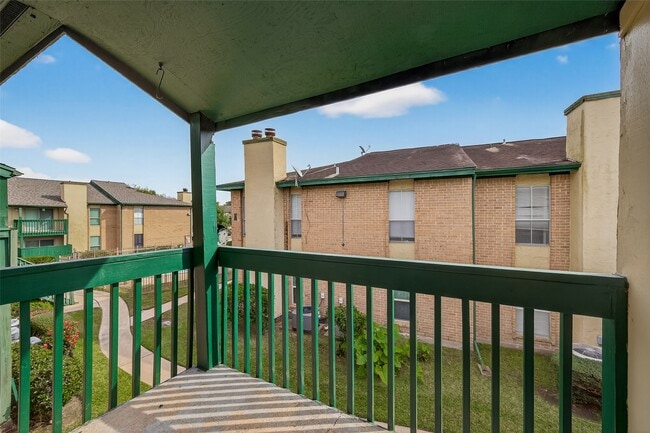 Building Photo - 1516 Bay Area Blvd