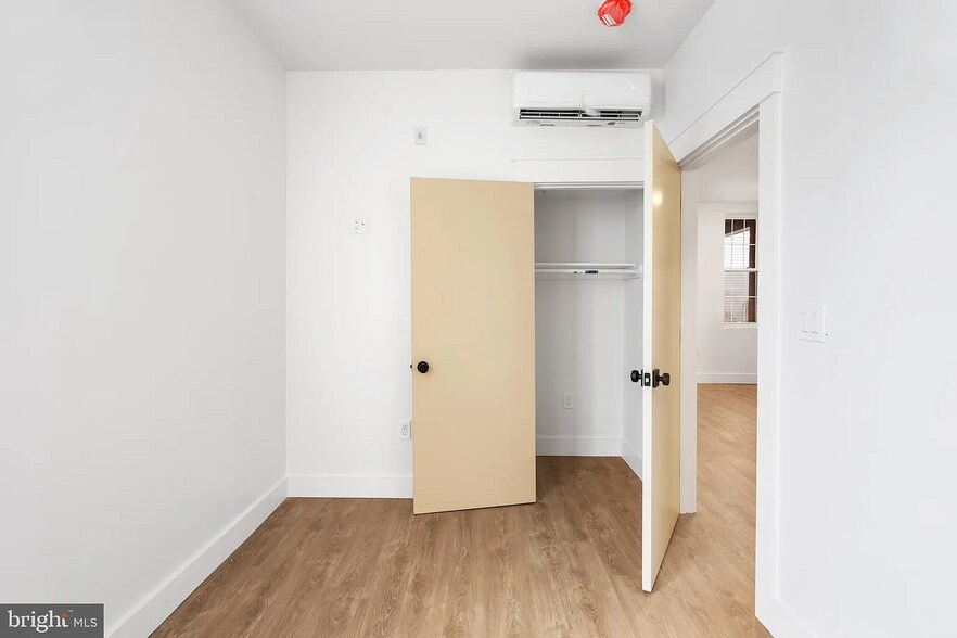 Building Photo - 900 N 41st St