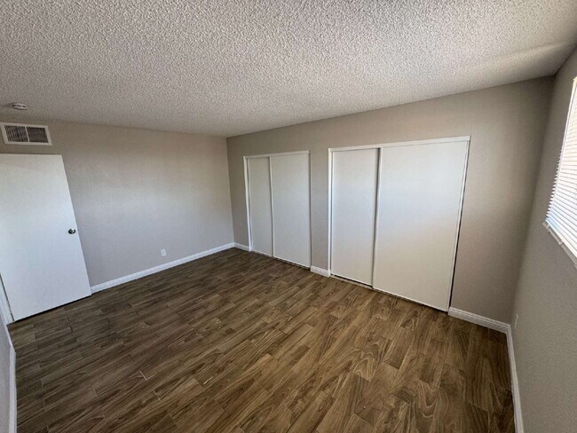 Building Photo - Affordable 2 Bed | 1 Bath Multi-Family Unit – Las Vegas