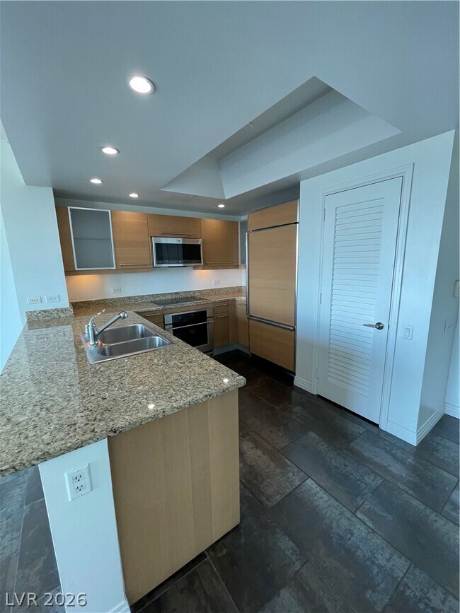 Building Photo - 322 E Karen Ave