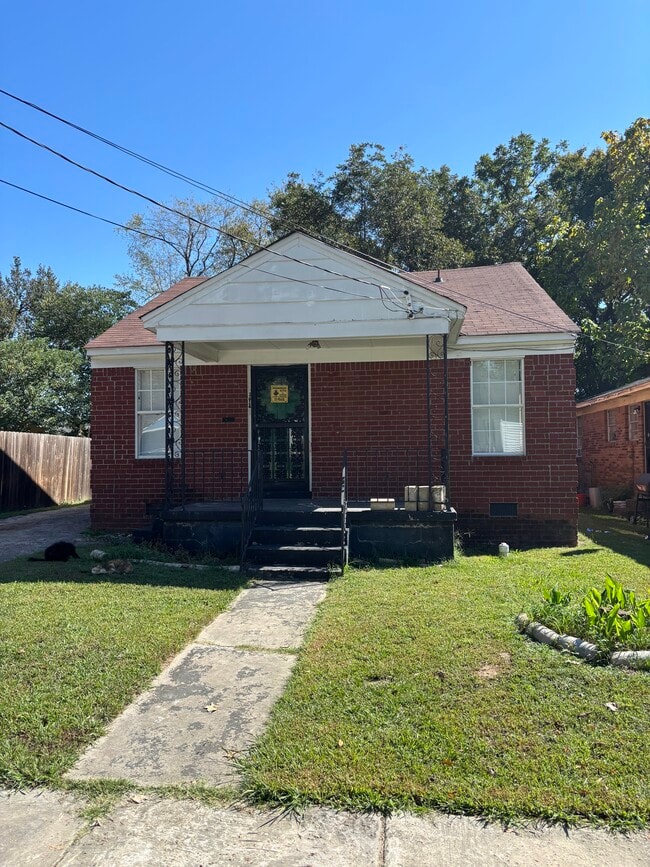 Primary Photo - 1614 Oakwood Dr