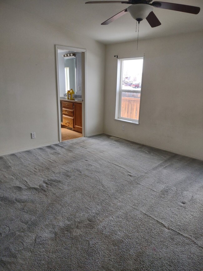 Building Photo - 951 Bonneville St