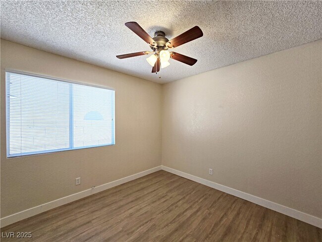 Building Photo - 761 Butternut Ct