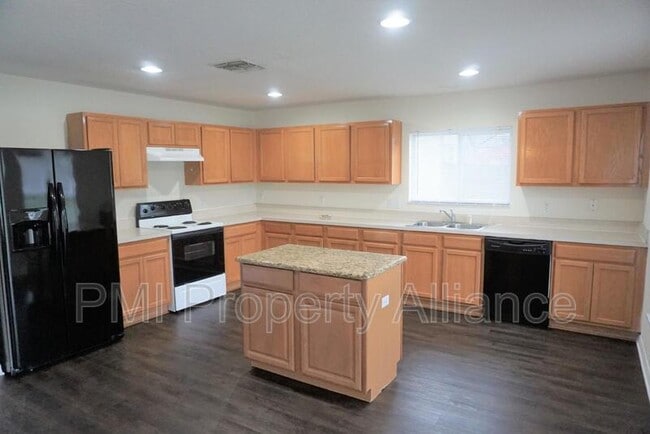 Building Photo - 1153 Elderberry Dr