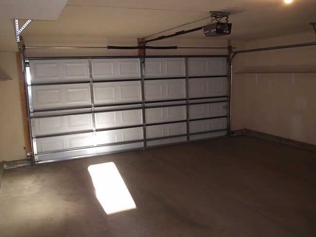 Building Photo - 1642 Columbine Village Dr