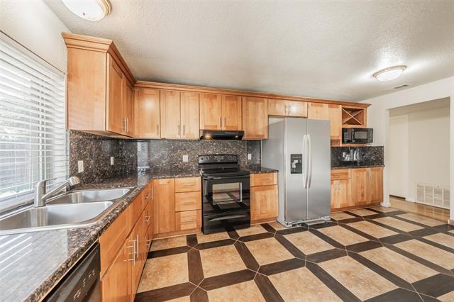 Building Photo - 2912 Charter Oak Dr