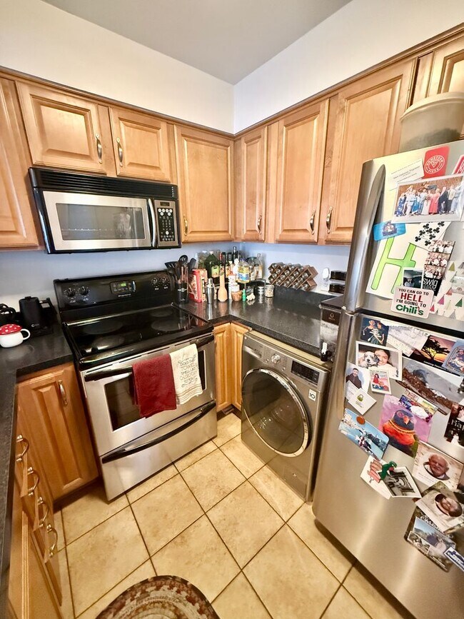 Building Photo - Walkable Green Hills Condo- 2 Bed 1.5 Bath $1800/mo