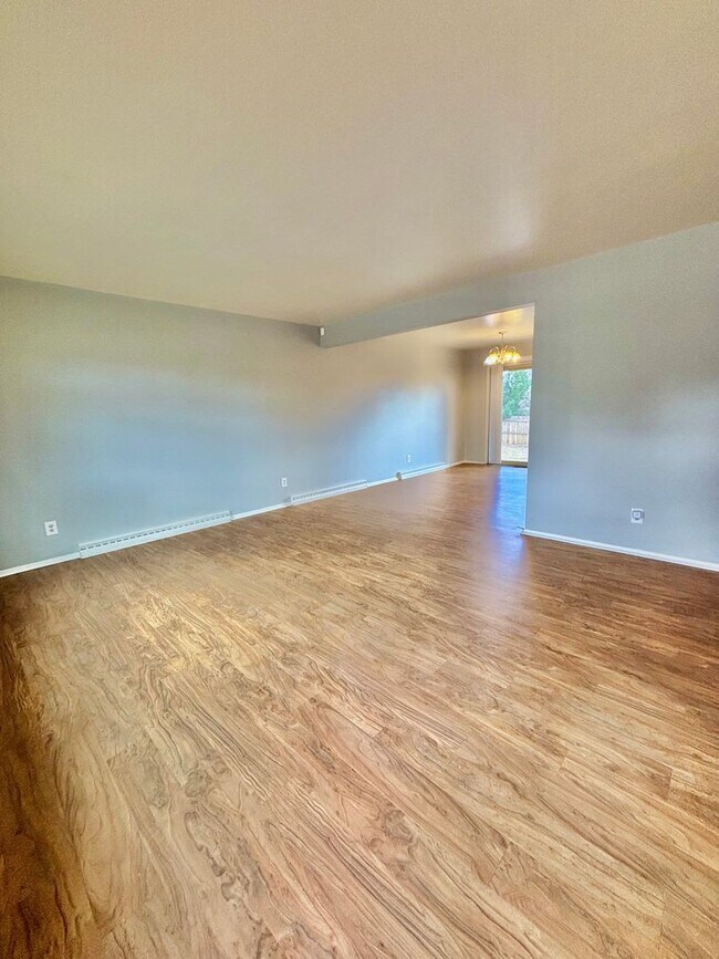 Building Photo - Expansive 5-Bedroom Home with Modern Comfort & Flexible Living Space! Available Now!!