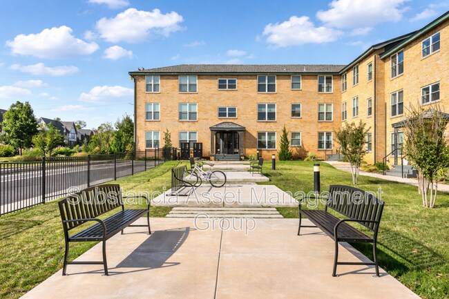 Building Photo - 701 Culbertson Dr