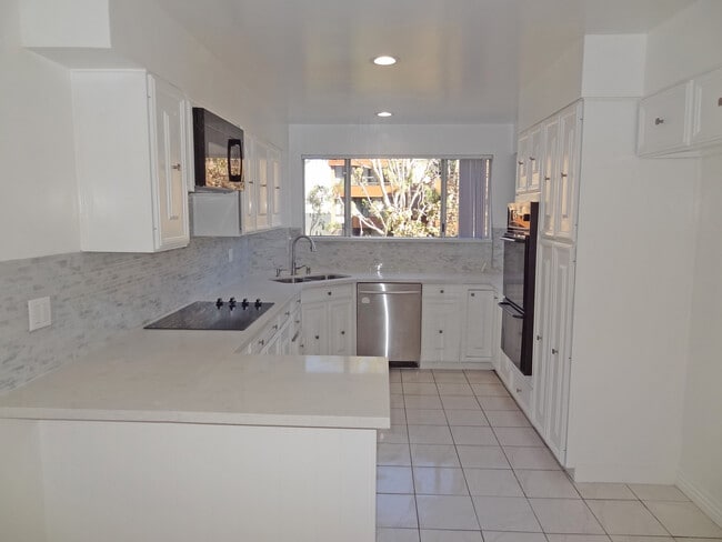 New Kitchen - 303 N Swall Dr