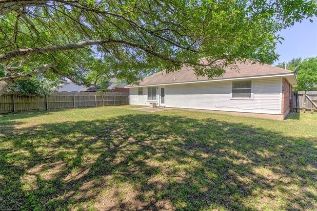 Building Photo - 1908 Quail Valley Dr