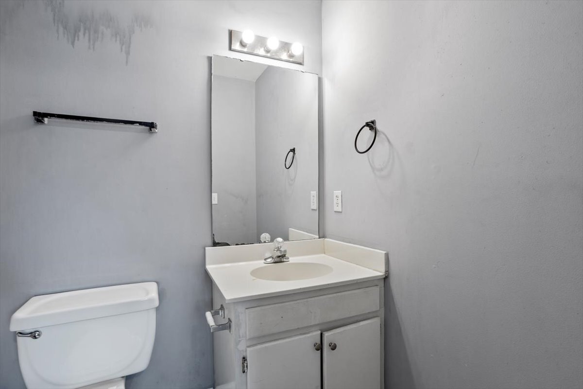 Building Photo - 17 Cheltenham Dr