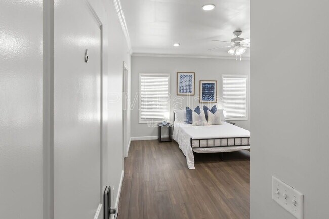 Building Photo - 1521 Preston St S