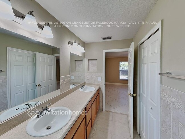 Building Photo - 3907 Kiawa Dr