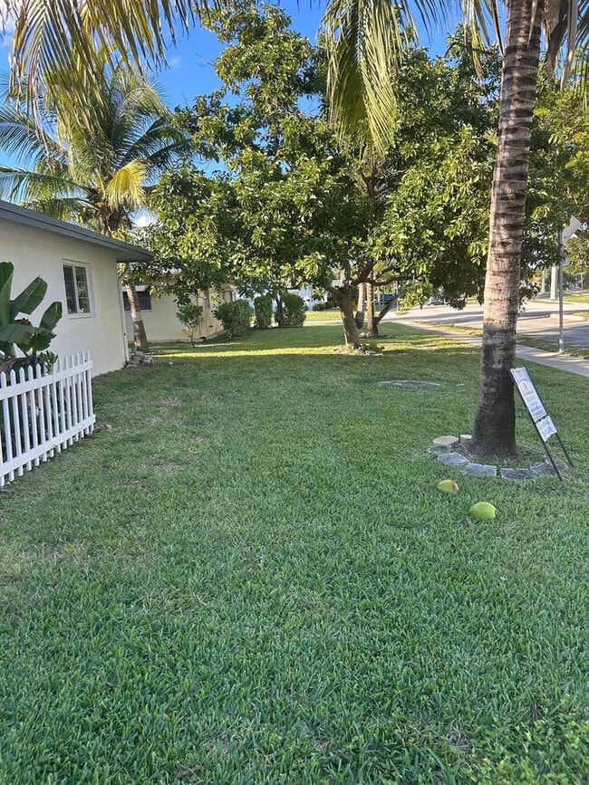 Building Photo - 7001 NW 76th Ct