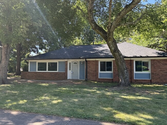 Building Photo - Beautiful ranch style home with 4 bedrooms...