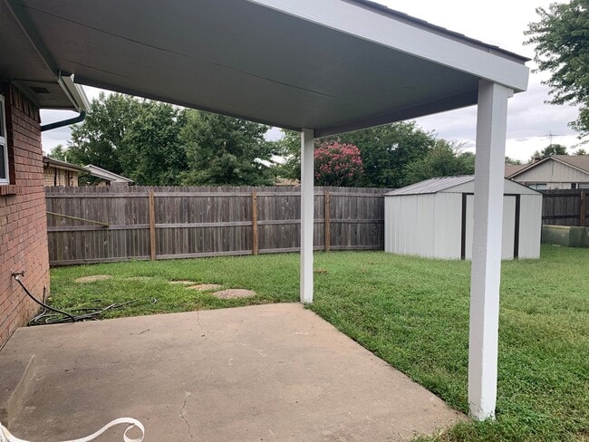 Building Photo - Well Maintained Home In Glenpool!