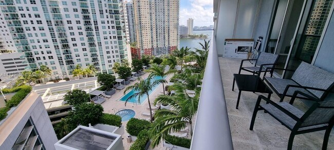 Building Photo - 1300 Brickell Bay Dr