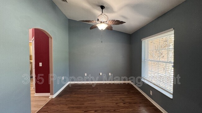 Building Photo - 10 Bellis Ct