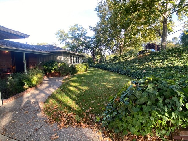 Building Photo - Pleasanton Heights 3BD, 2BA, Single Story, Great Location near downtown, Top Schools