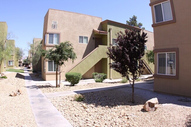 Building Photo - A Spacious and Stylish 2 Bed / 2 Ba Condo Gated Community
