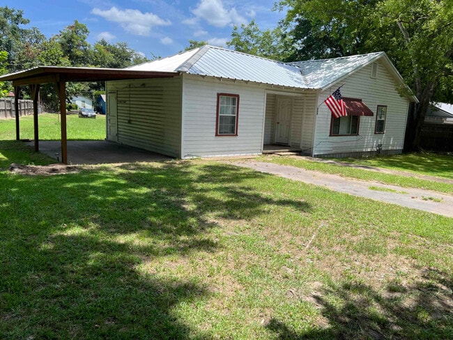 Primary Photo - 904 Walker Ave