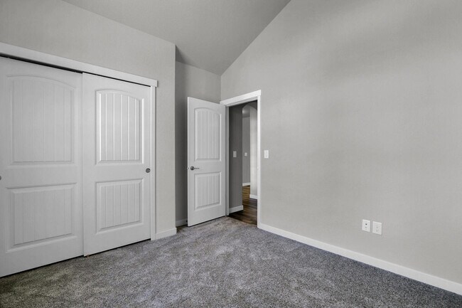 Building Photo - 15782 Lake Mist Dr