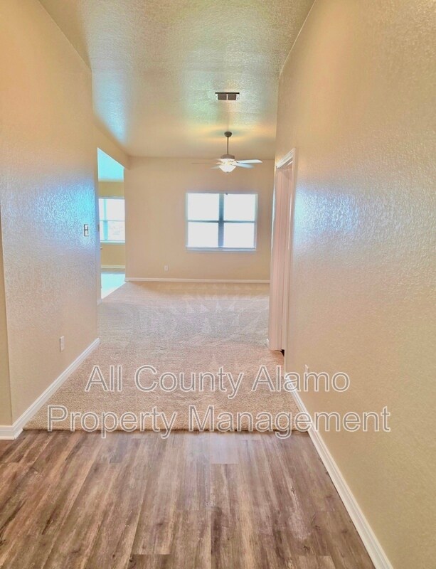 Building Photo - 12818 Cedarcreek Trl