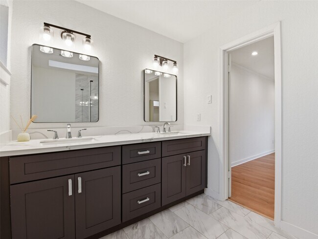 Building Photo - 5103 Austin St