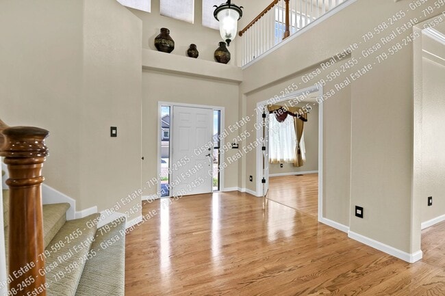 Building Photo - This beautiful 4 bedroom, 3 1/2 bathroom, ...