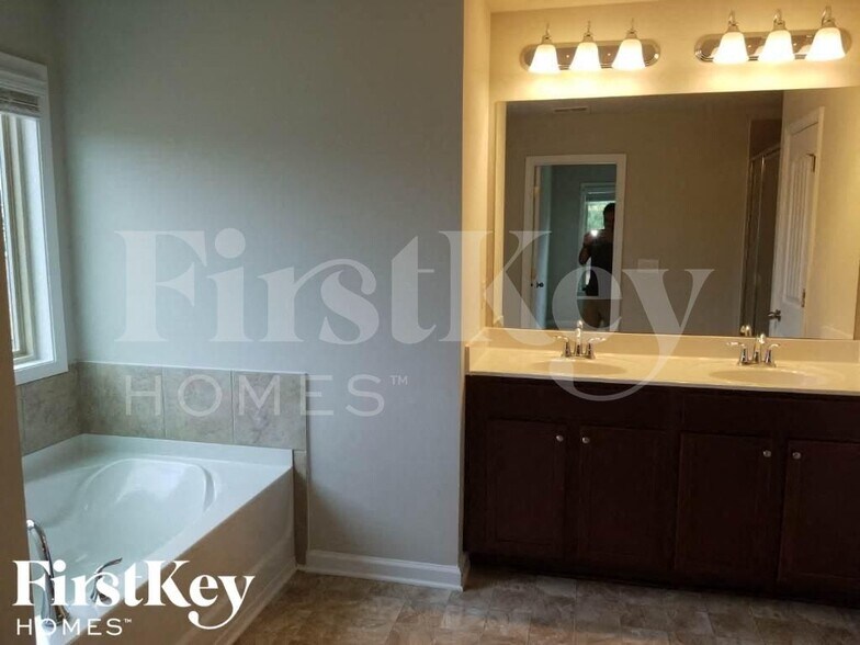Building Photo - 3124 Baylor Cir