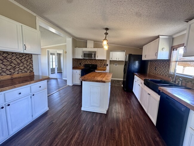 Building Photo - 3690 Old Airport Rd