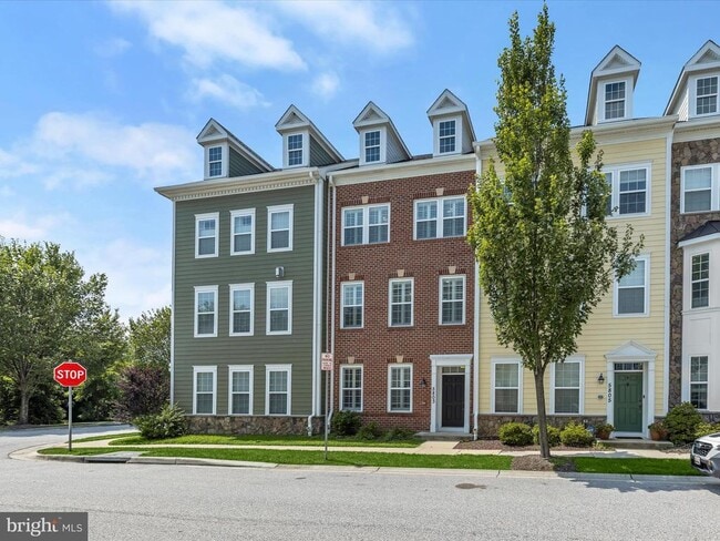 Building Photo - 5803 Lois Ln