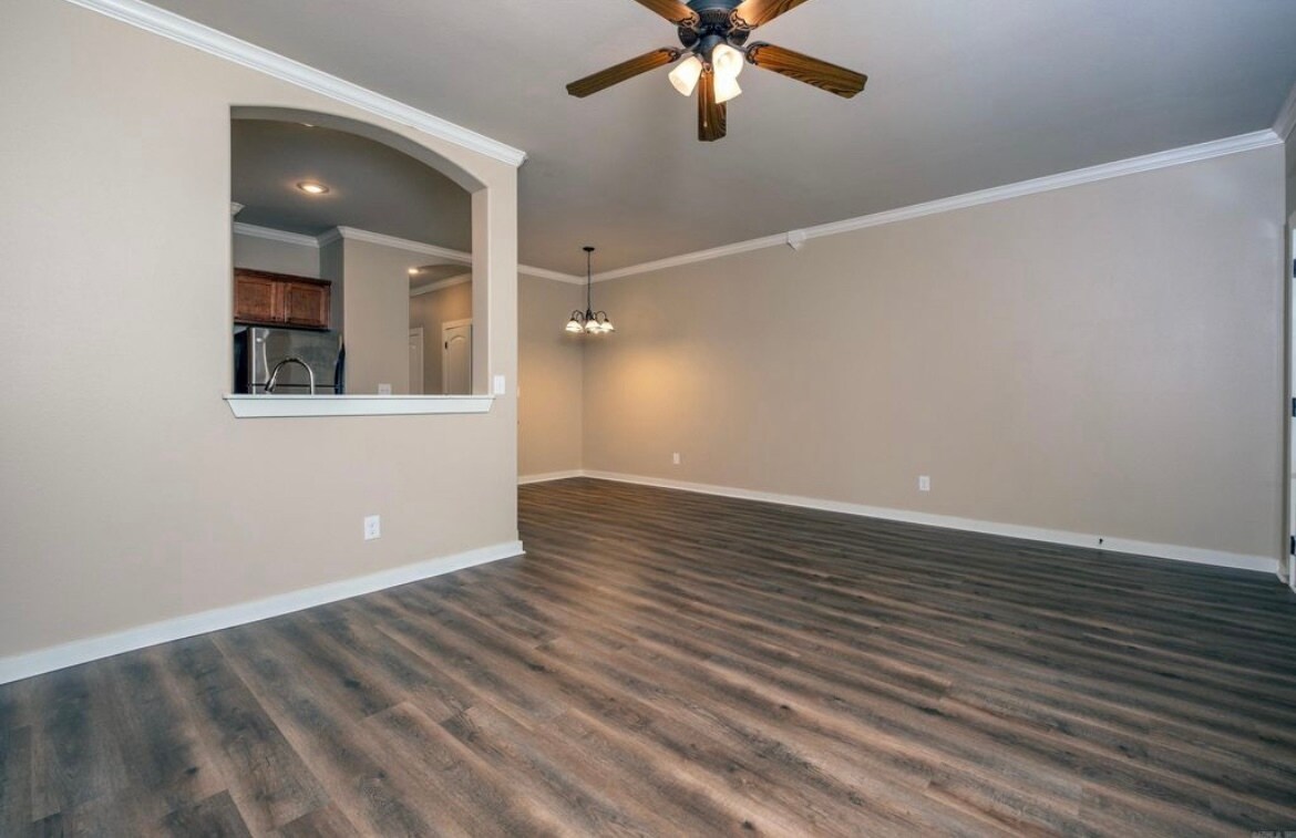 Building Photo - 102 Venezia Ln