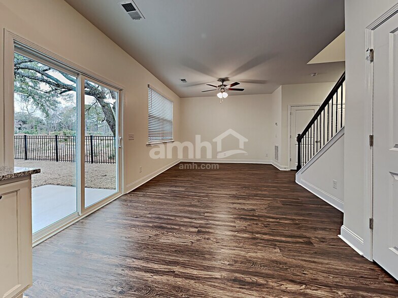 Building Photo - 1818 Produce Ln