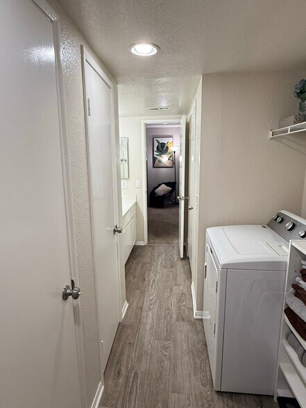 Building Photo - 10655 Lemon Ave