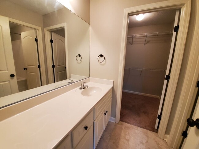 Building Photo - 198 Buckhaven Way