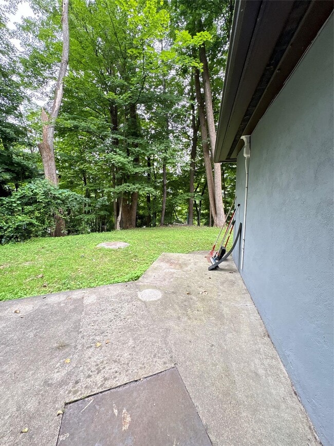 Building Photo - 42 Burlison Ave