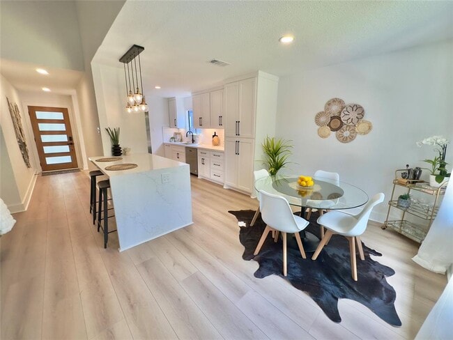 Building Photo - 2600 Piping Rock Trail