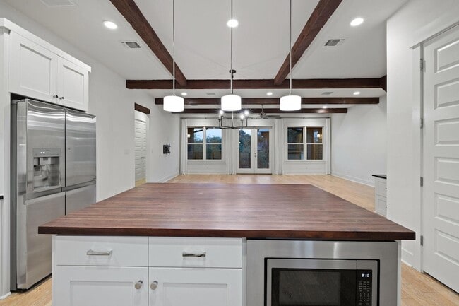 Building Photo - 2217 Sea Biscuit Cove