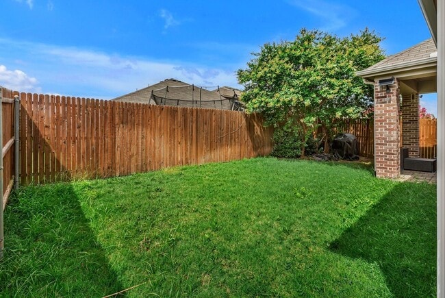 Building Photo - 4011 Logan Dr